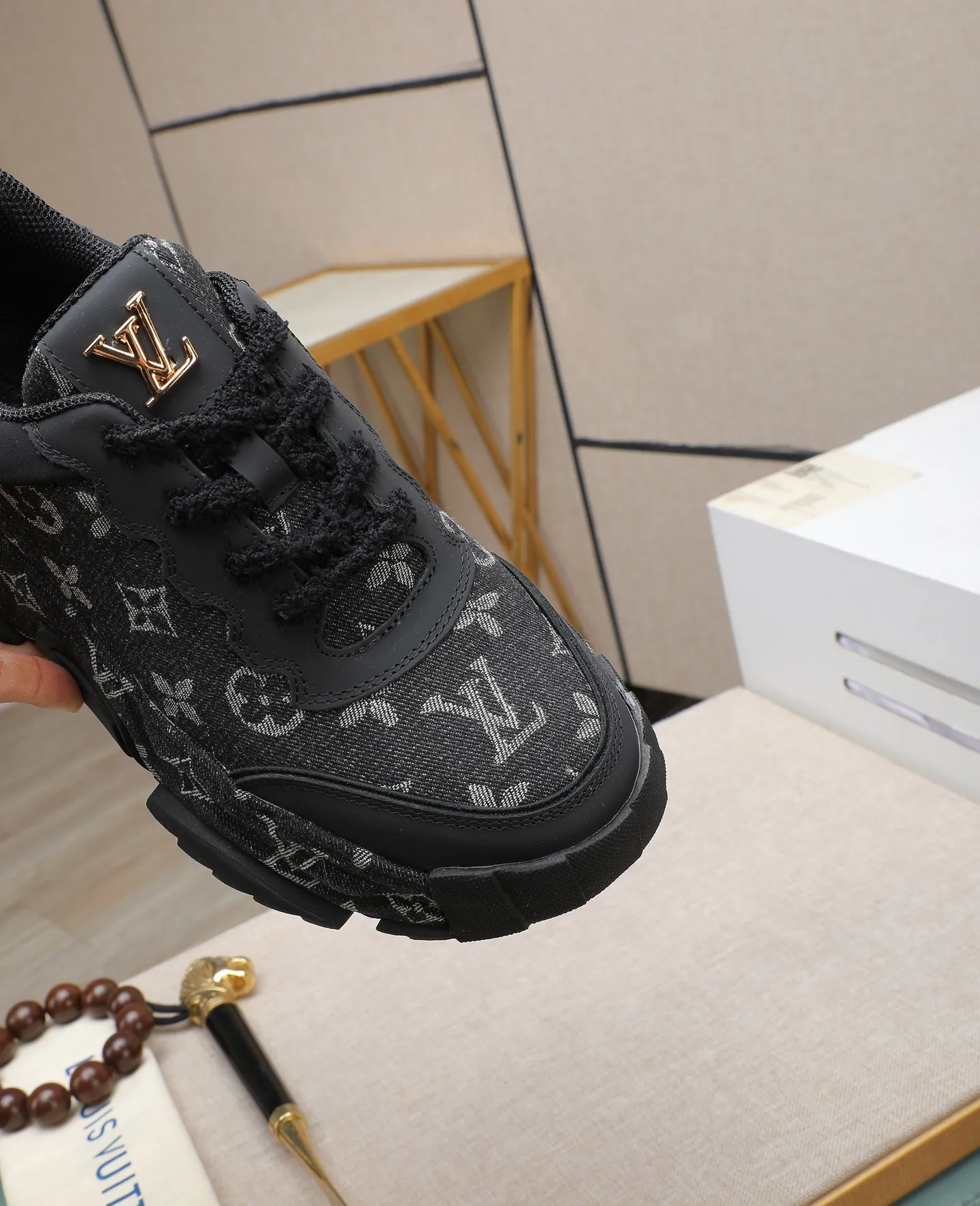 Men's shoes 💰600 LV are novel and fashionable, and the uppers are made of imported cowhide + LV special materials! Super trendy design! It’s eye-catching! The leather is soft, delicate, shiny and translucent, showing the ultimate in pure handcraftsmanship, and the mesh is soft, comfortable and breathable! Size: 39-44 (38 45 customized)